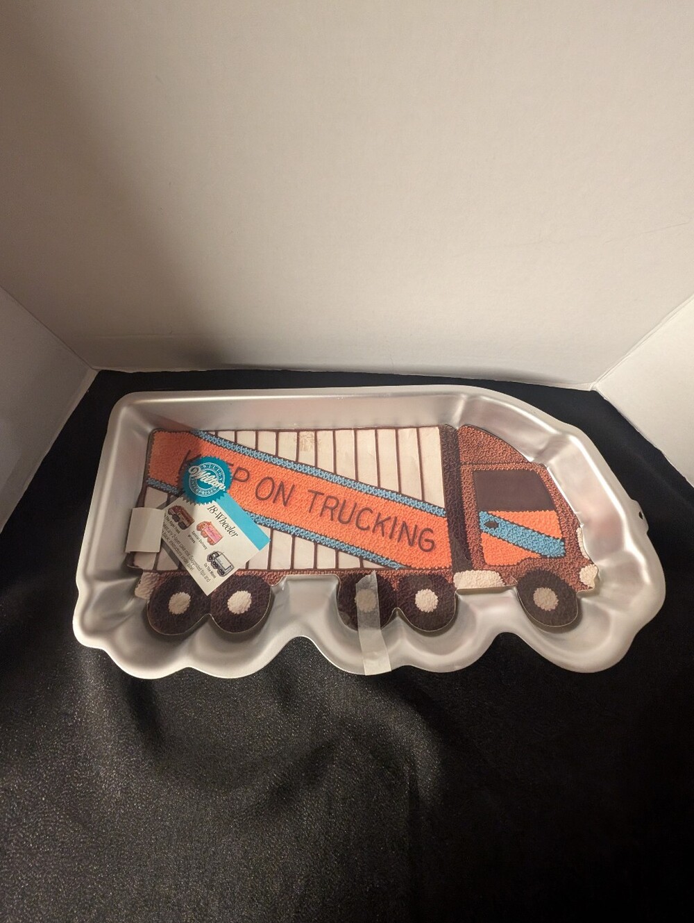 New Wilton Semi Truck Cake Pan 1986 Aluminum 2105-0018 Birthday Keep On Trucking